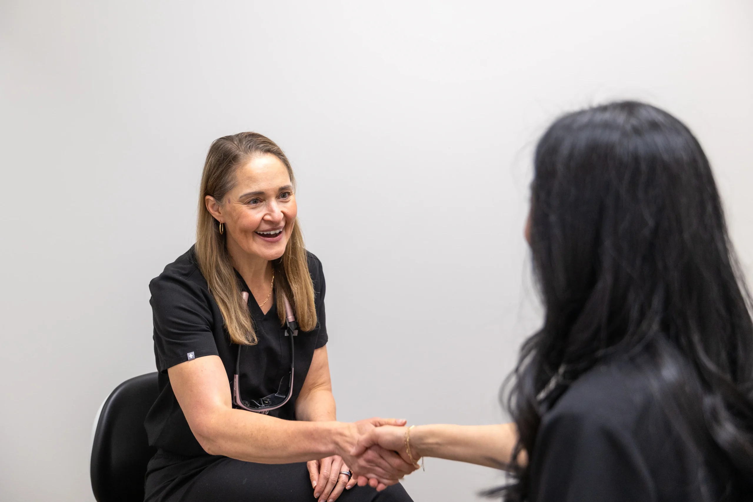 img-Dr-Darby-meeting_patient Dr. Darby Meeting With Patient